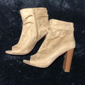 3/$15 🎉 NWOT Open Toed Heels